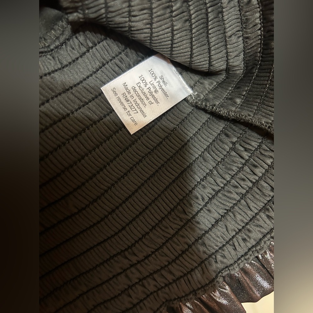 NWT Nine West sleeveless ruffle smocked hem top metallic gunmetal size M - Picture 5 of 8